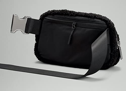 Lululemon Athletica Everywhere Fleece Belt Bag (Black)
