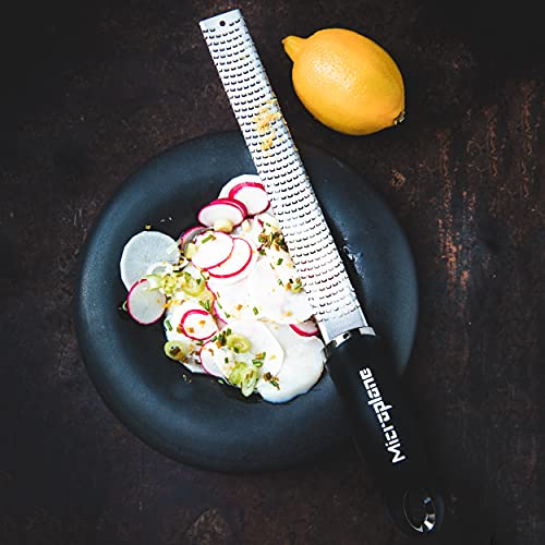 Microplane Kitchen Grater Set (Zester, Slicer & Glove) for Hard Cheese, Cucumber, Potatoes, Zucchini, Citrus Fruits with Stainless Steel Blades