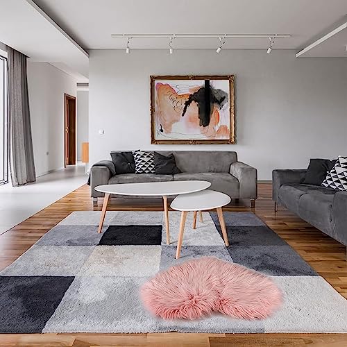 Hoitsky Heart Shaped Area Rug, Plush Faux-Fur Carpet for Living Room & Bedroom, Home Decor Valentine's Day Decor 19.6in*23.6in/50cm*60cm